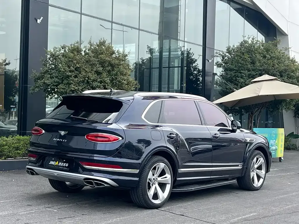 Bentley Bentayga 2023 из CN, фото 9