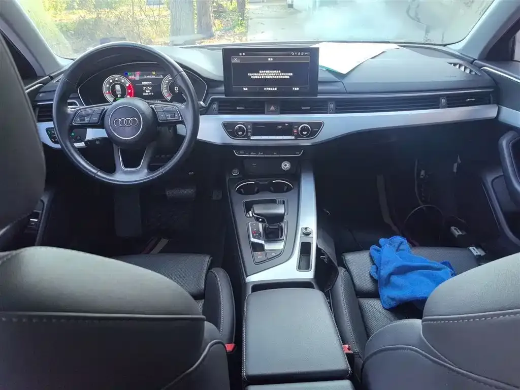 Audi A4L 2021 из CN, фото 10