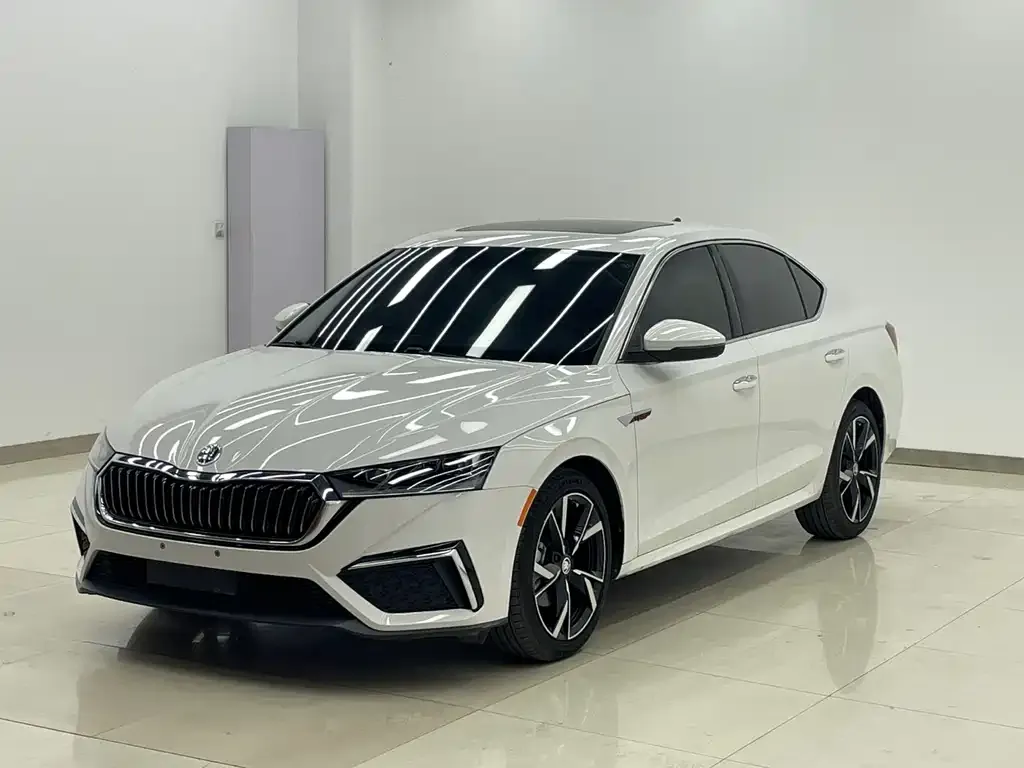 Skoda Octavia — фото 1