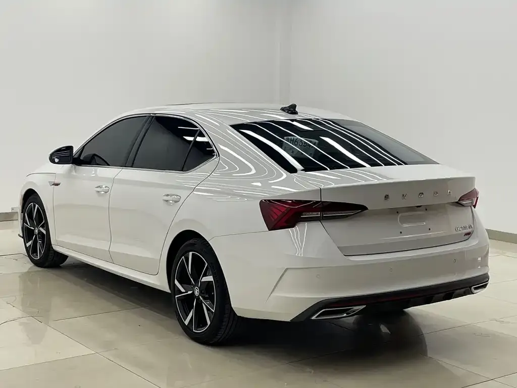 Skoda Octavia — фото 3