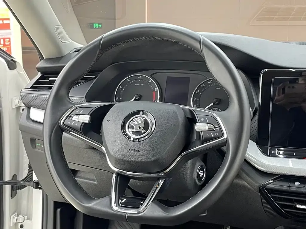 Skoda Octavia — фото 8