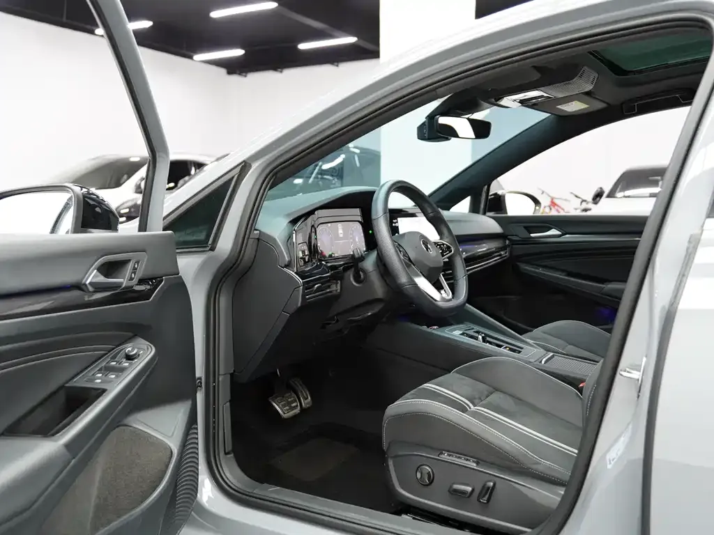 Volkswagen Golf 2022 из CN, фото 8