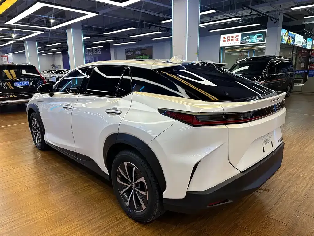 Lexus RZ — фото 7