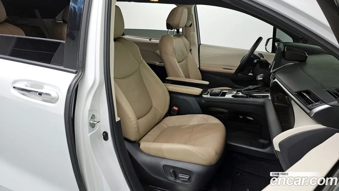 Toyota Sienna — фото 10