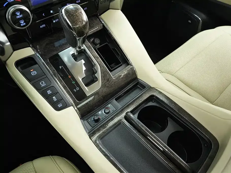 Toyota Alphard 2023 из CN, фото 10