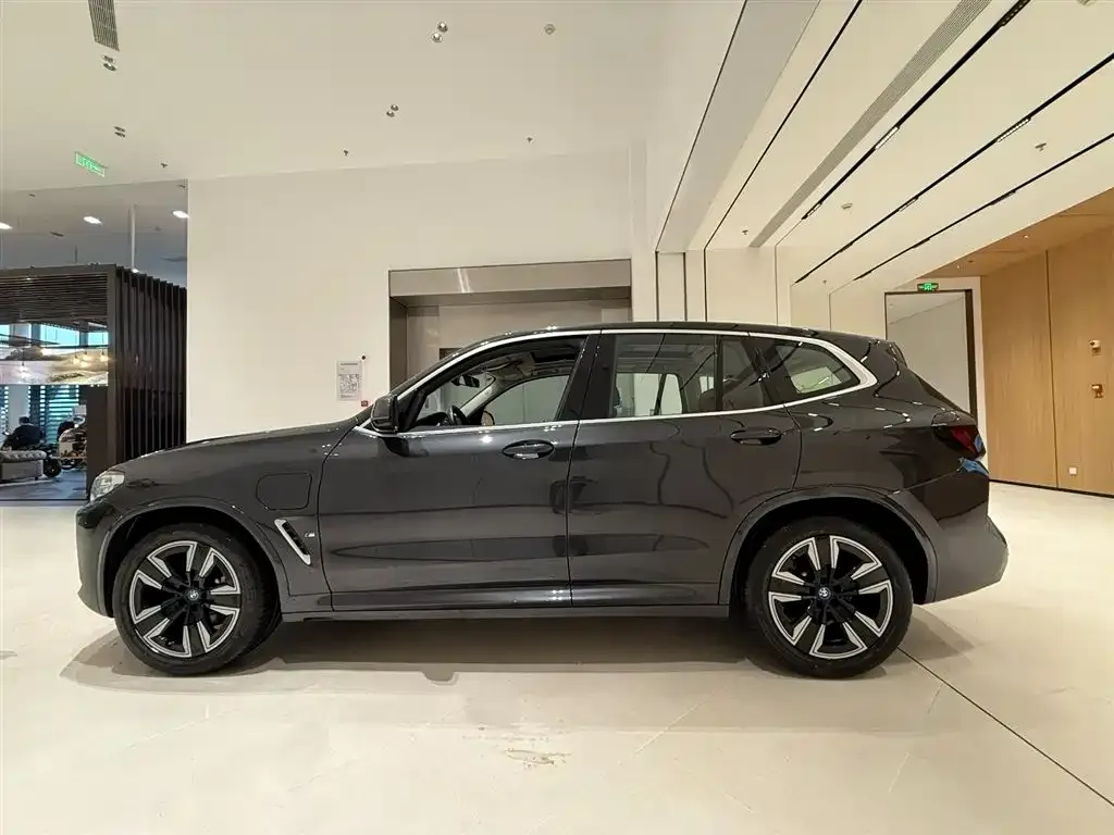 BMW iX3 2025 из CN, фото 3