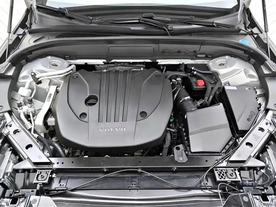 Volvo XC60 — фото 10