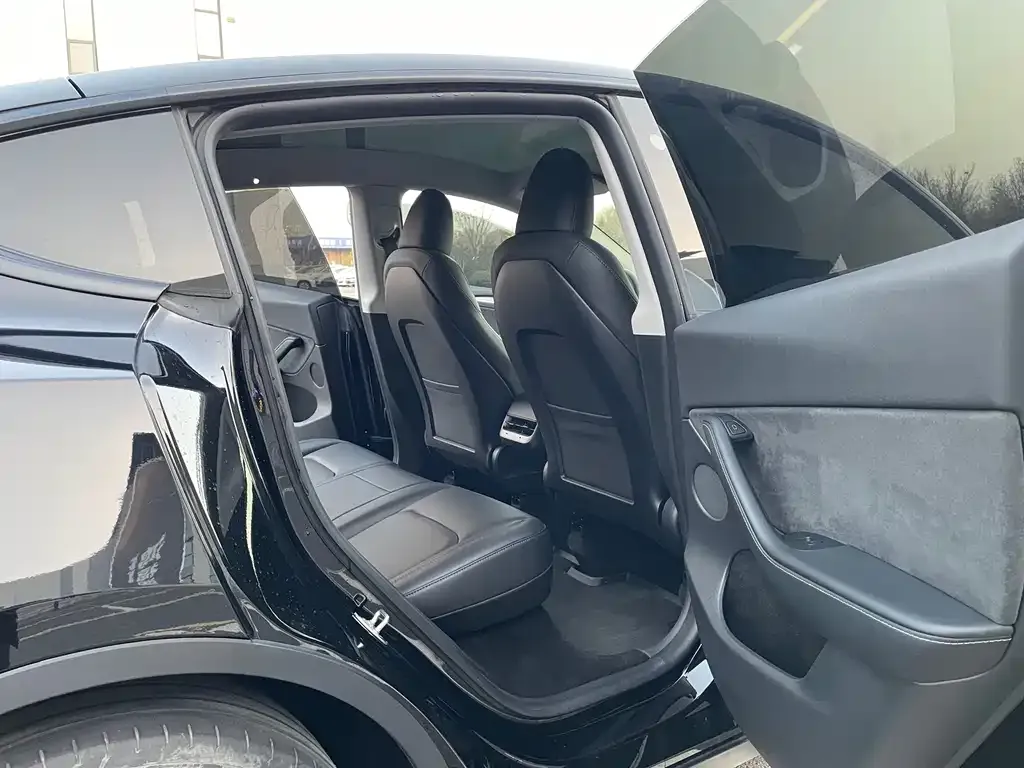 Tesla Model Y 2023 из CN, фото 10