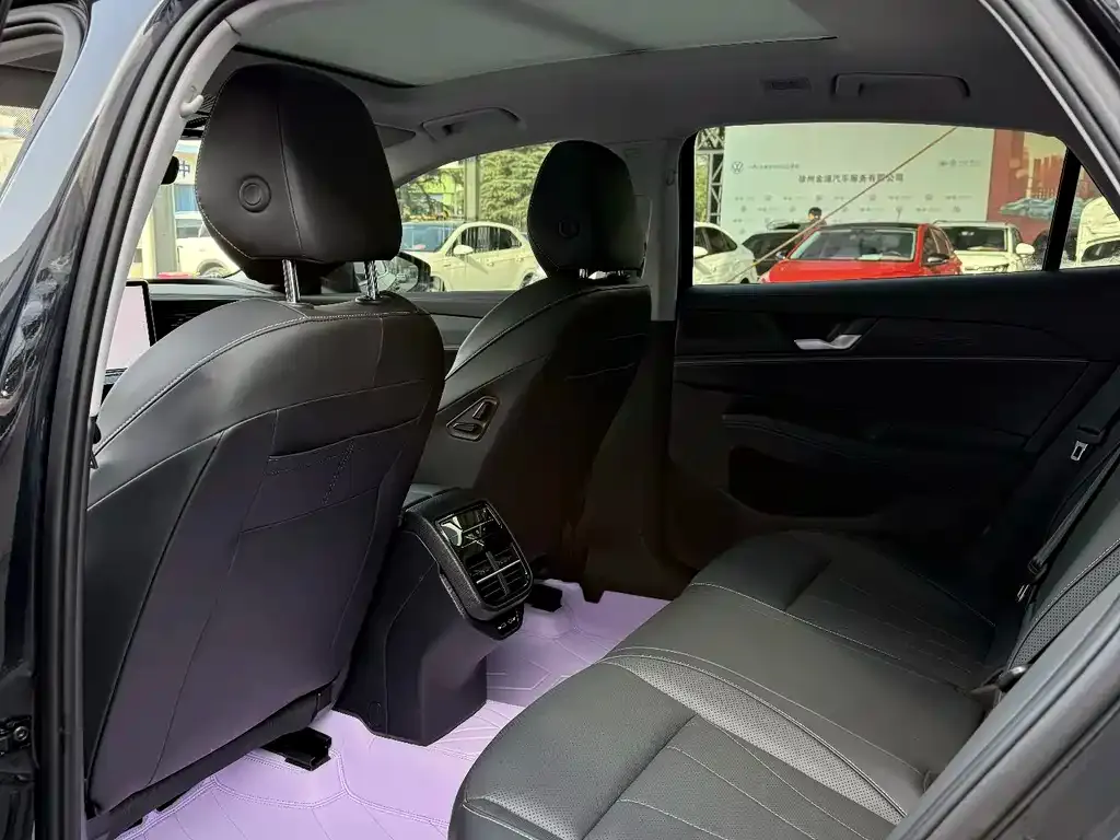 Volkswagen Passat 2025 из CN, фото 5