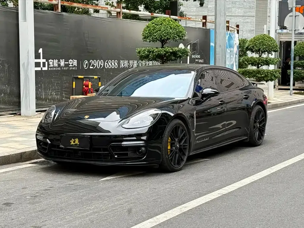 Porsche Panamera — фото 1