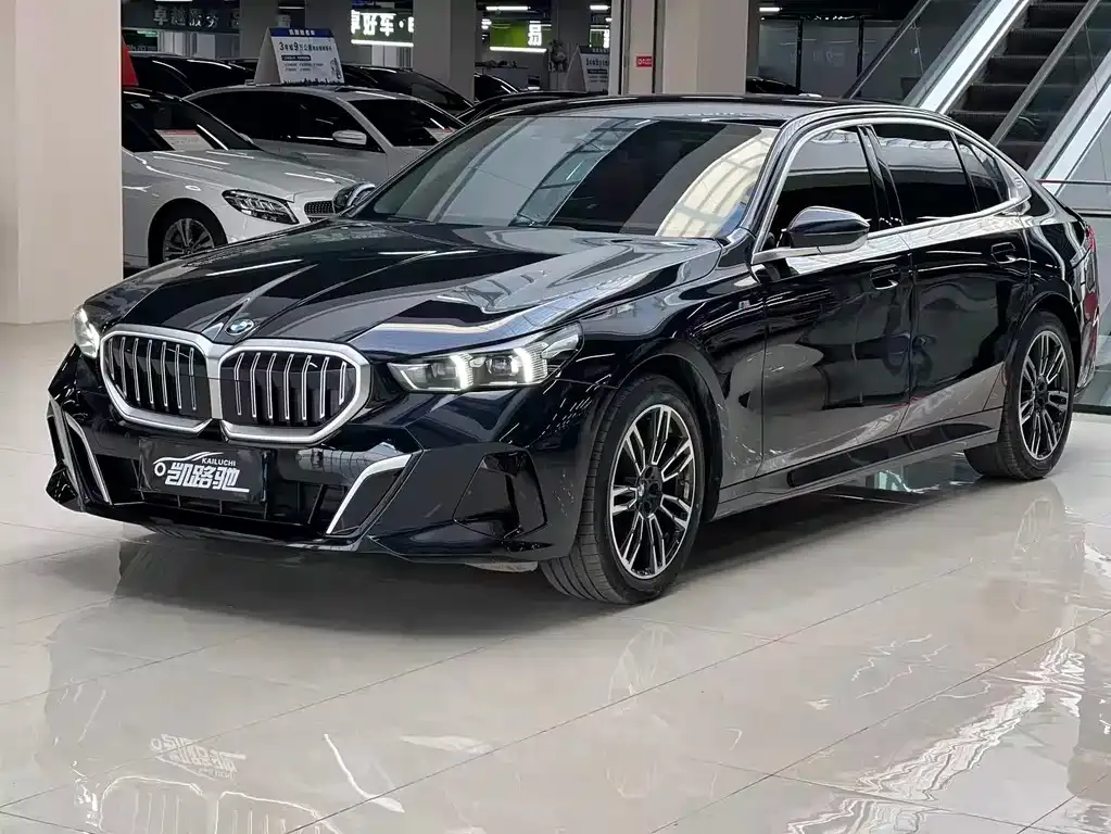 BMW 5 Series 2024 из CN, фото 1