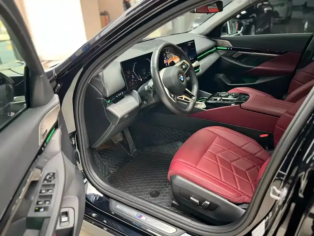 BMW 5 Series 2024 из CN, фото 4