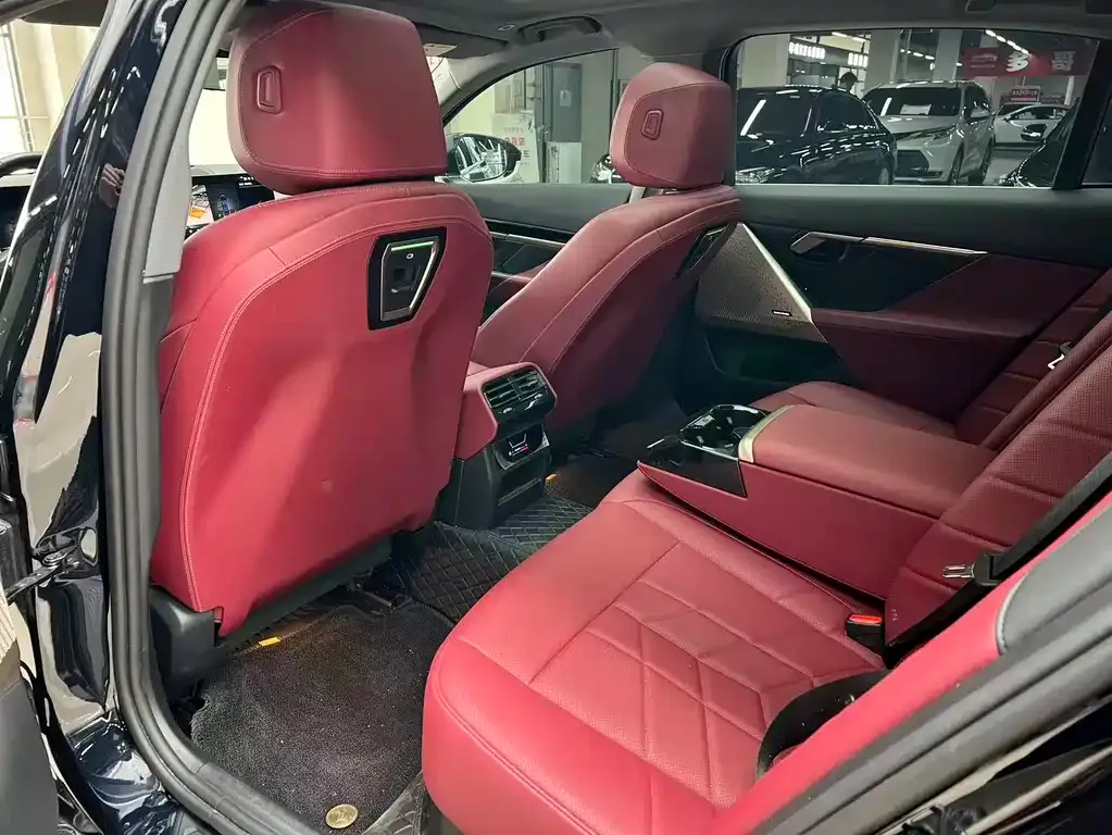 BMW 5 Series 2024 из CN, фото 5