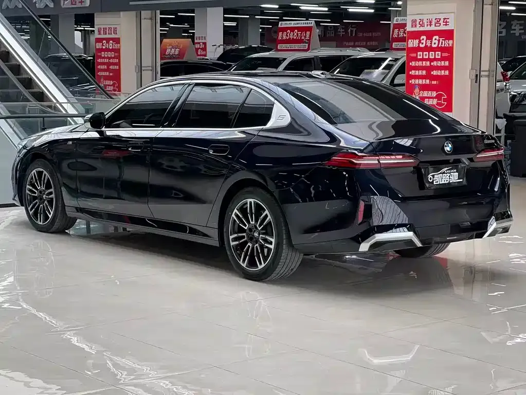 BMW 5 Series 2024 из CN, фото 9