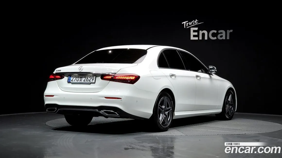 Mercedes-Benz E-Class — фото 2