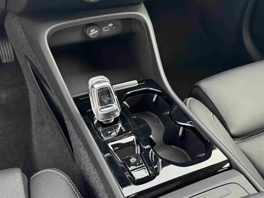 Volvo XC40 2024 из CN, фото 10