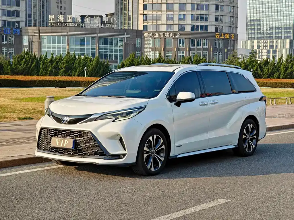 Toyota Granvia — фото 2