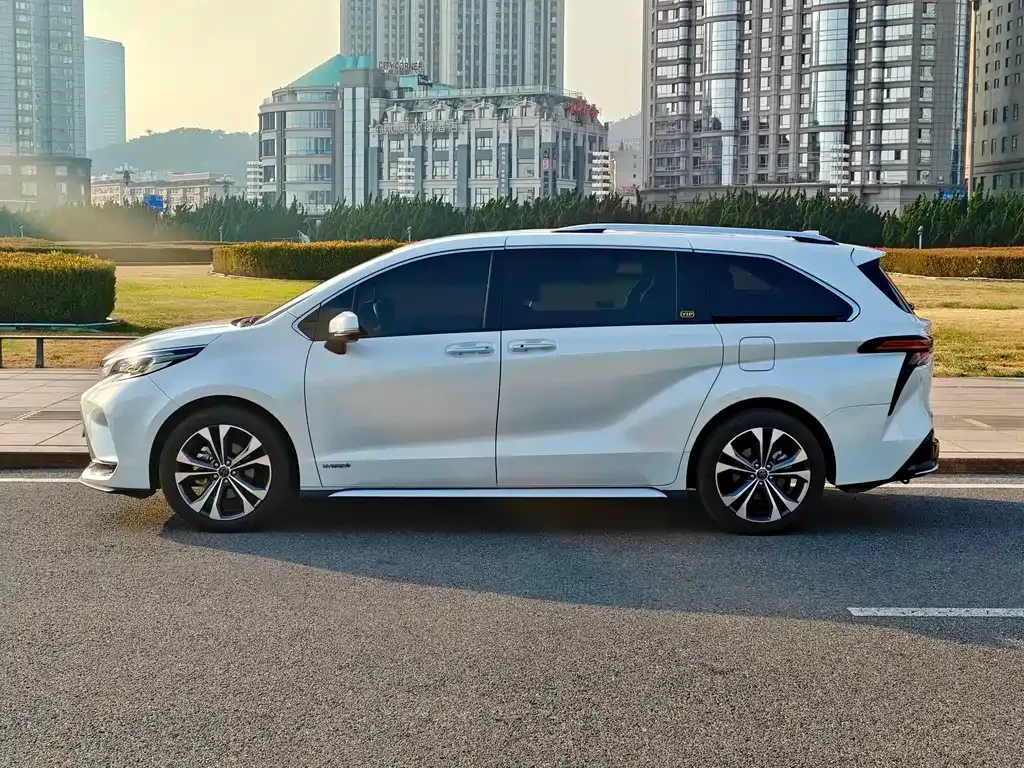 Toyota Granvia — фото 3