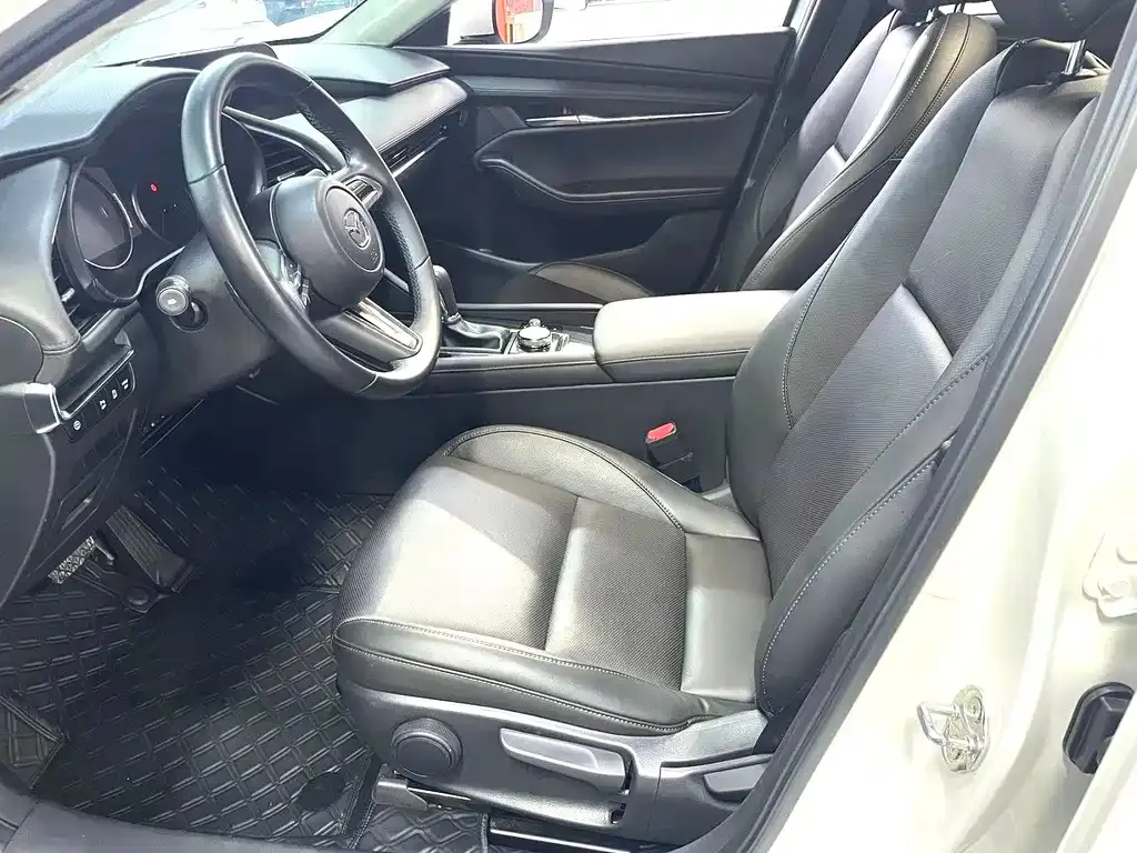 Mazda 3 Axela 2023 из CN, фото 4