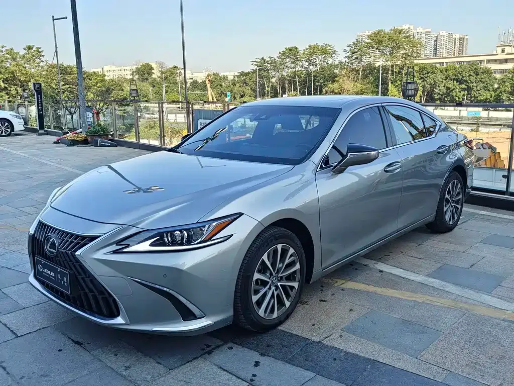 Lexus ES — фото 1