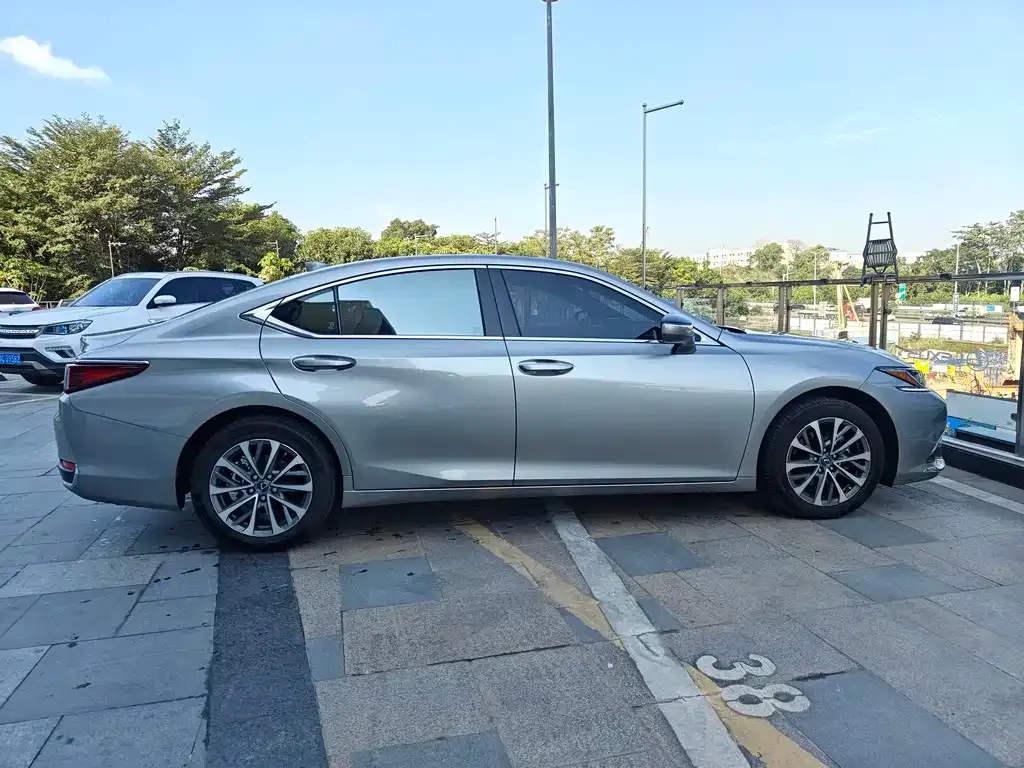 Lexus ES — фото 10