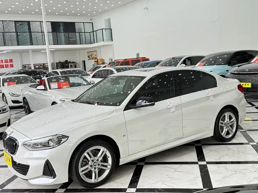 BMW 1 Series 2021 из CN, фото 1