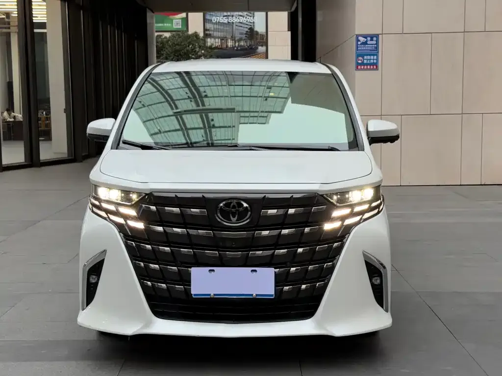 Toyota Alphard — фото 2