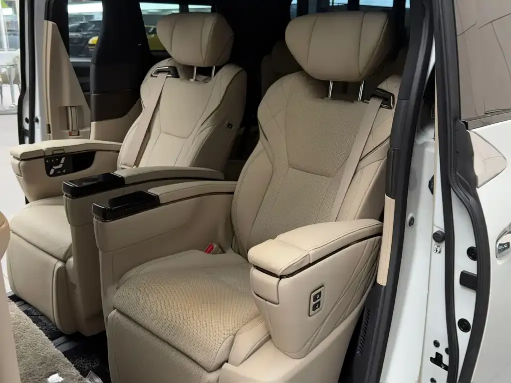 Toyota Alphard — фото 5