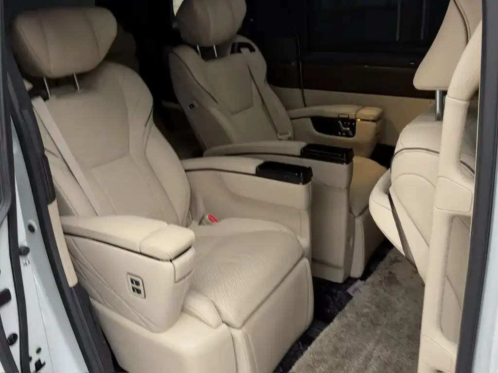 Toyota Alphard — фото 6
