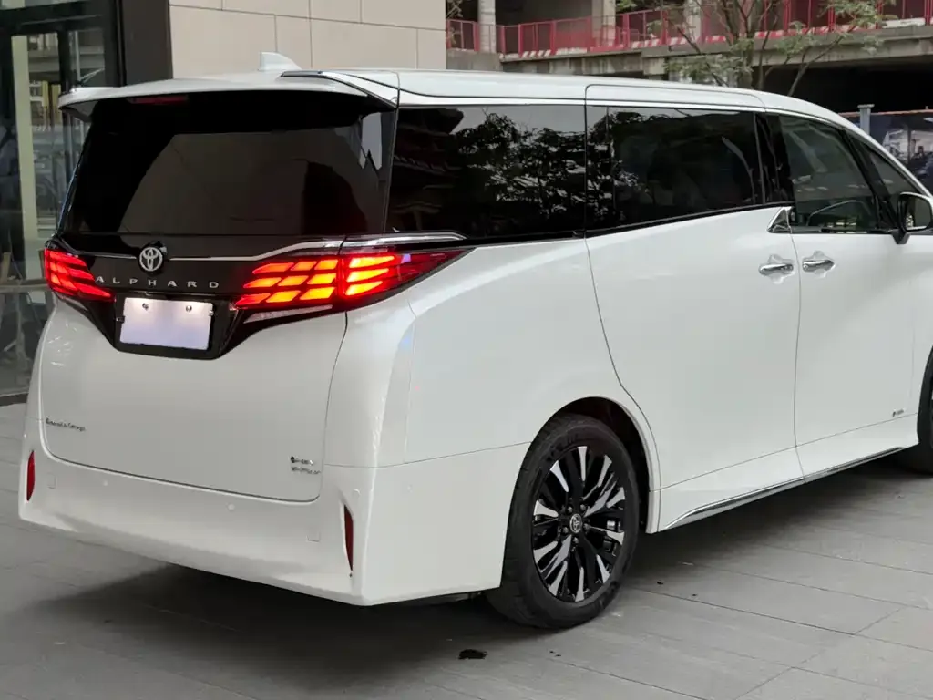 Toyota Alphard — фото 8