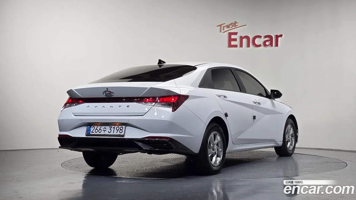 Hyundai AVANTE 2022 из KR, фото 2