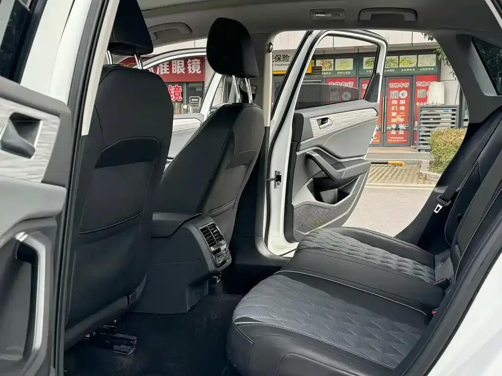 Volkswagen Sagitar 2024 из CN, фото 6