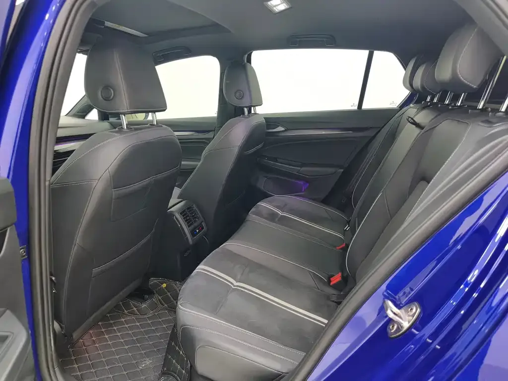 Volkswagen Golf 2023 из CN, фото 8