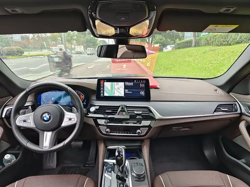 BMW 5 Series 2023 из CN, фото 10