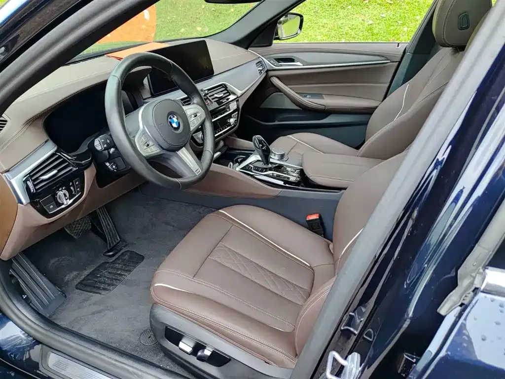 BMW 5 Series 2023 из CN, фото 7