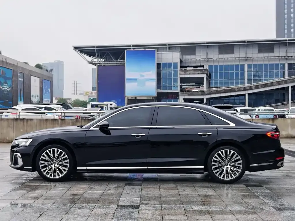 Audi A8 2022 из CN, фото 3