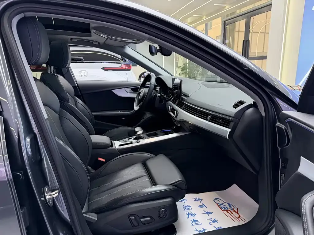Audi A4L 2023 из CN, фото 6