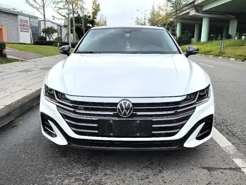 Volkswagen CC 2023 из CN, фото 2