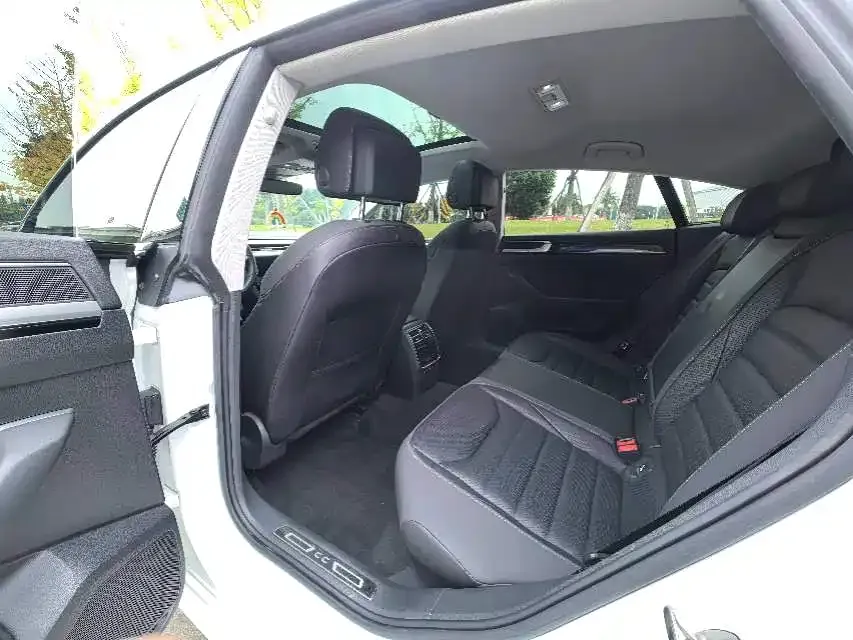 Volkswagen CC 2023 из CN, фото 5
