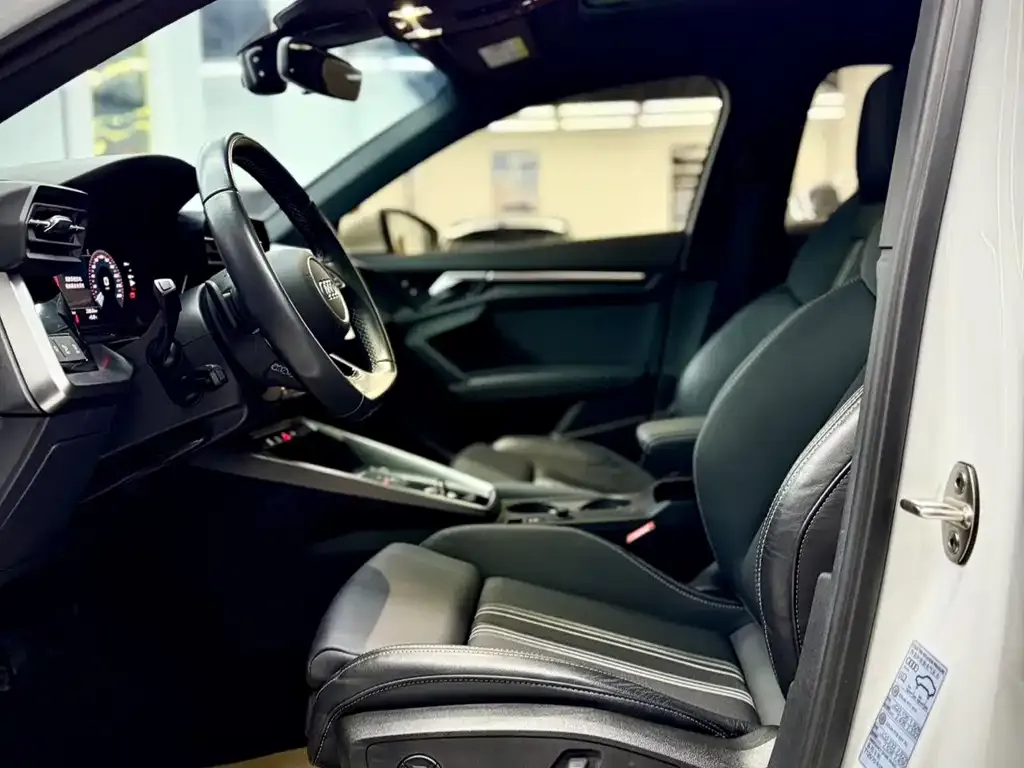 Audi A3 2023 из CN, фото 10