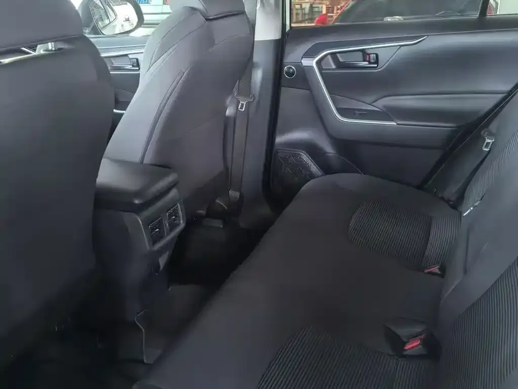 Toyota Wildlander 2023 из CN, фото 6