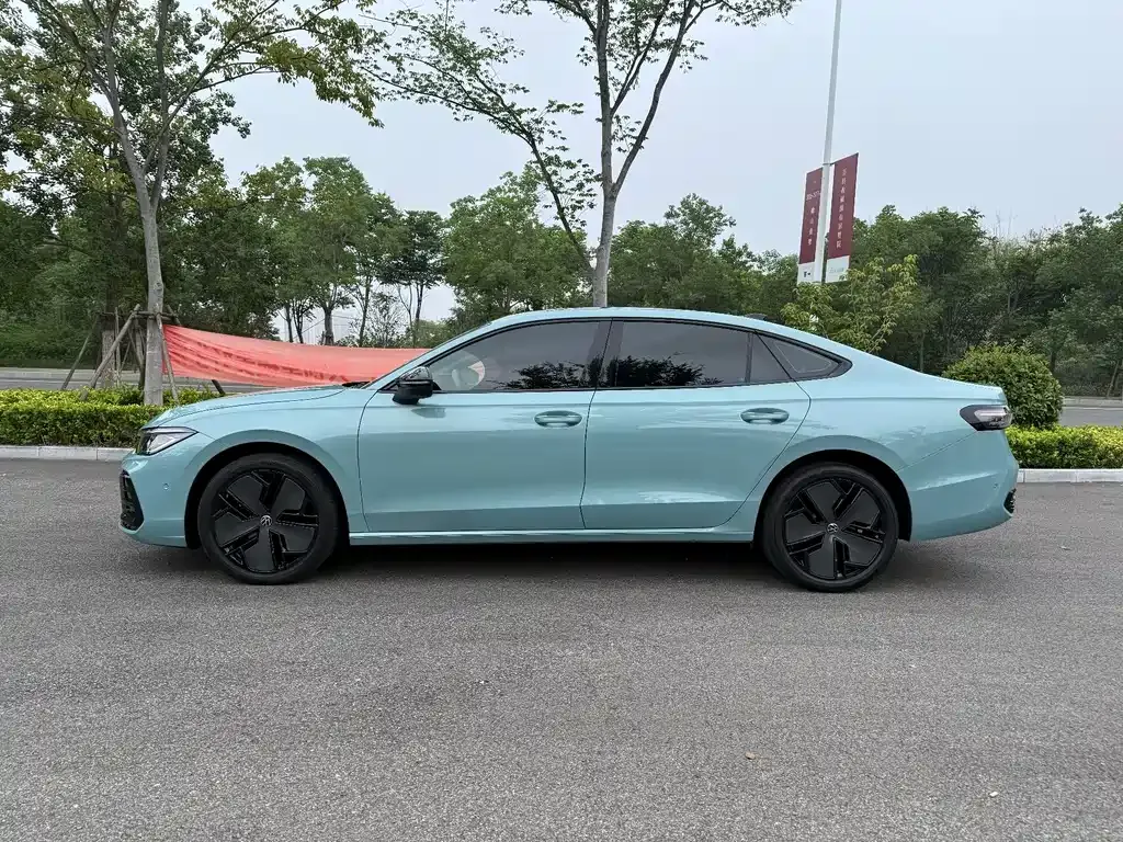 Volkswagen Passat 2024 из CN, фото 8