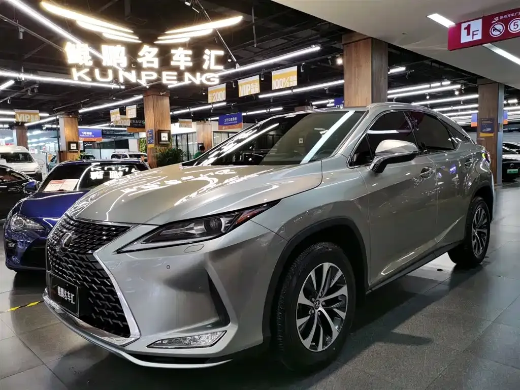Lexus RX — фото 1