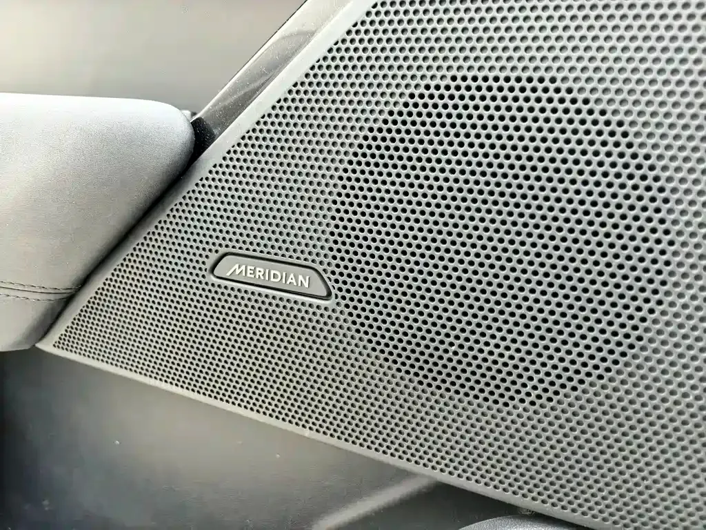 Land Rover Velar — фото 10