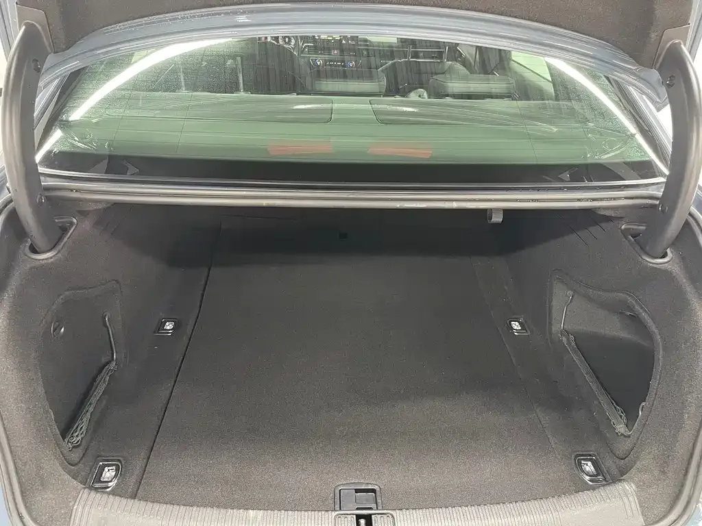Audi A4L 2022 из CN, фото 6