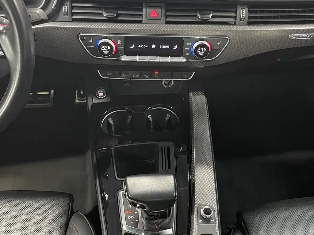 Audi A4L 2022 из CN, фото 9