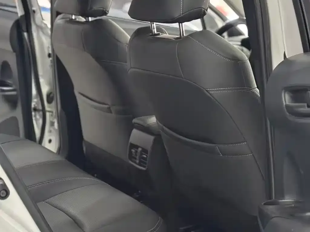 Toyota Corolla Cross 2024 из CN, фото 8
