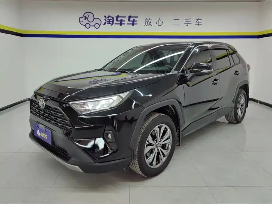 Toyota RAV4 — фото 1
