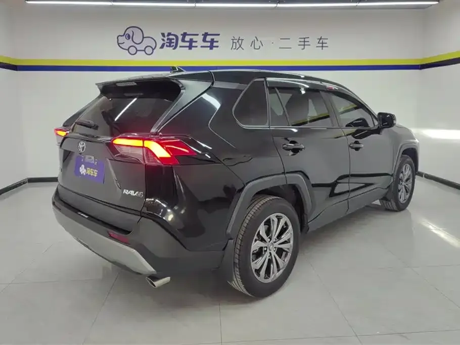 Toyota RAV4 — фото 3
