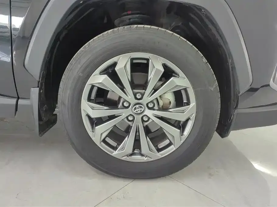 Toyota RAV4 — фото 6